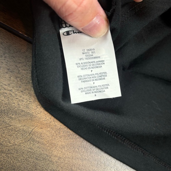 New with tags champion, long sleeve shirt with striped detail in size small - Picture 6 of 6